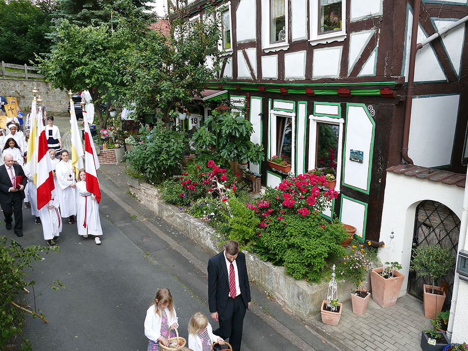 Fronleichnamsprozession durch die Straßen von Naumburg (Foto: Karl-Franz Thiede)